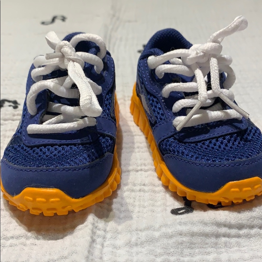 New Reebok toddler size 4